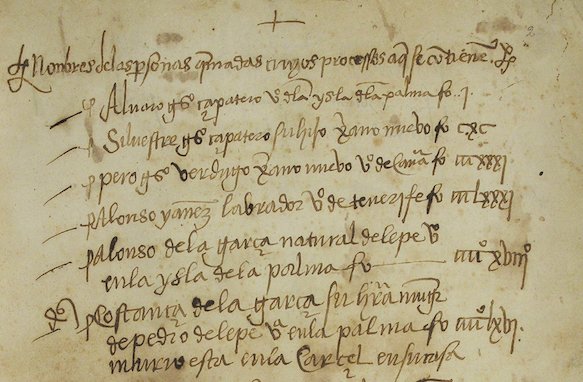 Uno de los legajos que se conservan en El Museo Canario sobre la InquisicioÌn (Foto TA)